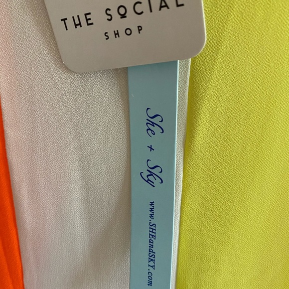 NWT cute long dress. Beautiful colors. - Picture 3 of 9